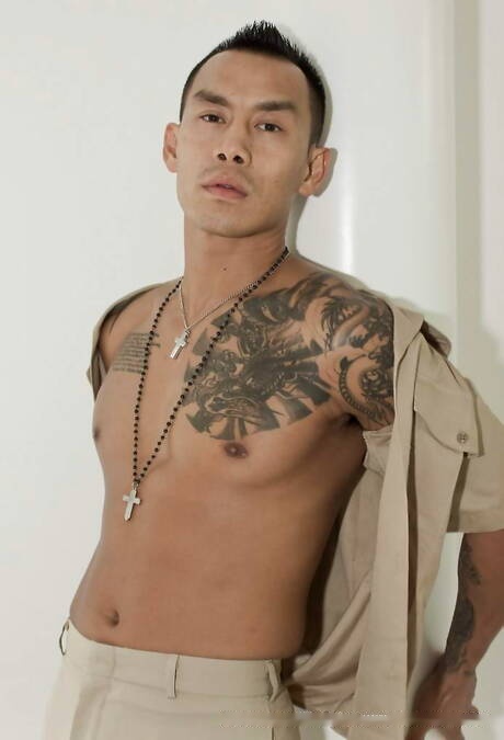 Oriental beautiful boy Keni Styles shows a perfect body