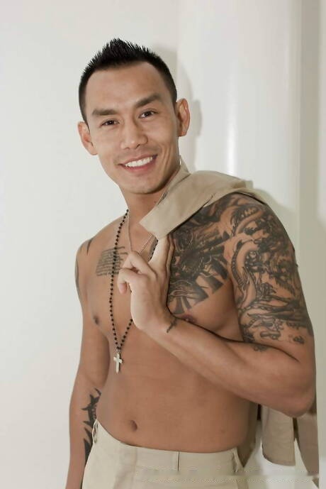 Oriental beautiful boy Keni Styles shows a perfect body