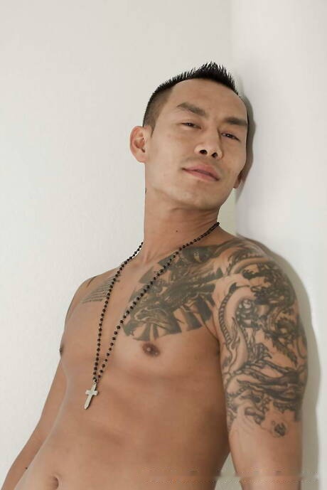 Oriental beautiful boy Keni Styles shows a perfect body
