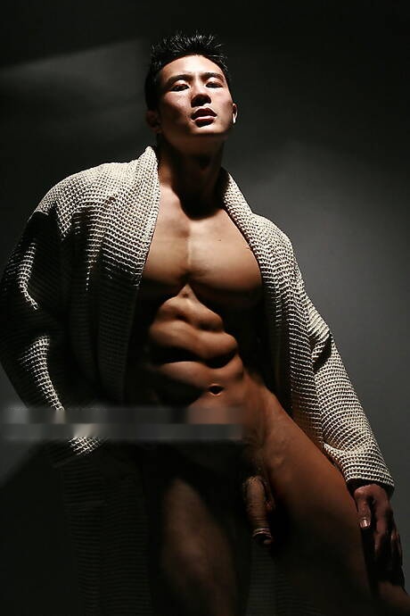 Oriental strong bull Peter Le get naked and showing hot butt