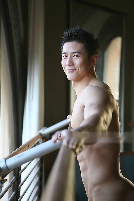 Asian muscular Peter Le shows a well-build body