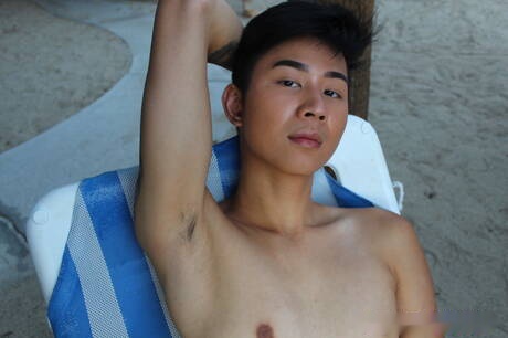 Oriental pretty boy Nolan Knox shows a beautiful body in the pool