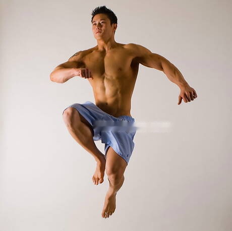 Oriental bull Peter Le get naked and showing tight butt