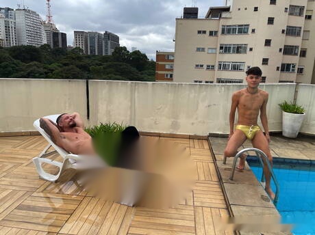 El galán Daniel Toro y el joven latino Hanry Onlyjapa se follan mutuamente en la piscina
