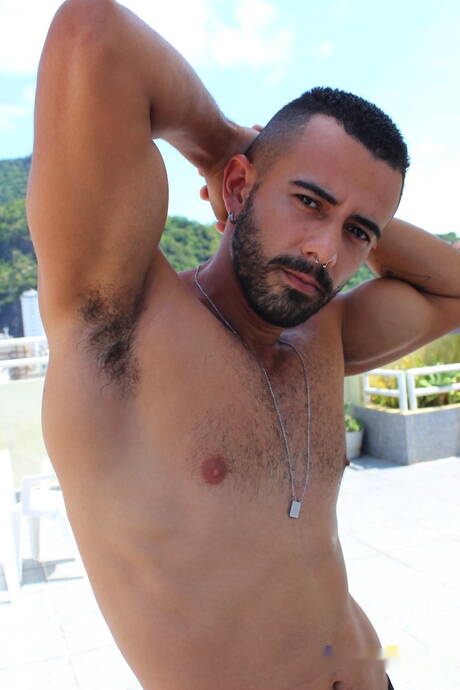 Superstud Marcello Wiliam and brazilian young dude Hanry Onlyjapa drilling an ass outside