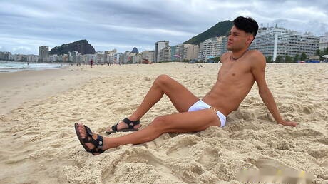 Latin twink Hanry Onlyjapa get naked and showing hot ass after beach walk