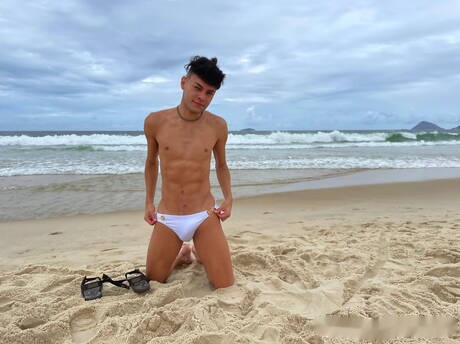 Latin twink Hanry Onlyjapa get naked and showing hot ass after beach walk