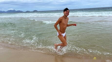Latin twink Hanry Onlyjapa get naked and showing hot ass after beach walk