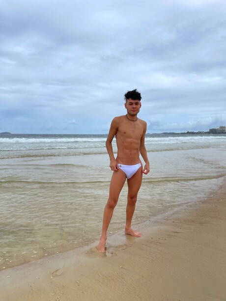 Latin twink Hanry Onlyjapa get naked and showing hot ass after beach walk