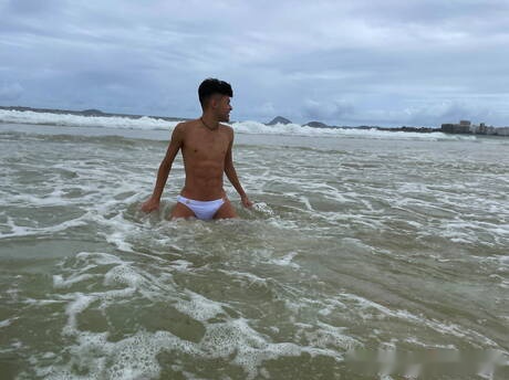 Latin twink Hanry Onlyjapa get naked and showing hot ass after beach walk