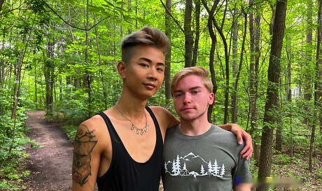 Pretty american guys twink Nolan Knox and young boy Zacc Andrews have a hot sex outdoor