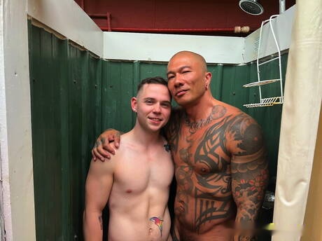 Pretty american guys muscular Damian Dragon and husky guy Danny Wilcoxx in hot ass fuck action