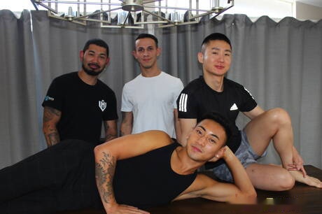 Jon Darra, Hans Raw, Jeremy Vuitton, Des in groupsex scene