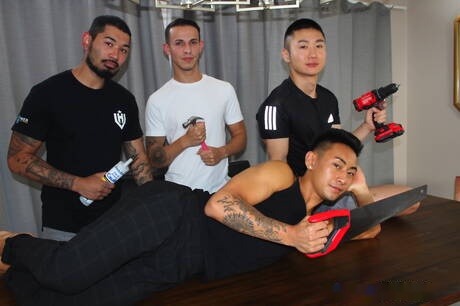 Jon Darra, Hans Raw, Jeremy Vuitton, Des in groupsex scene