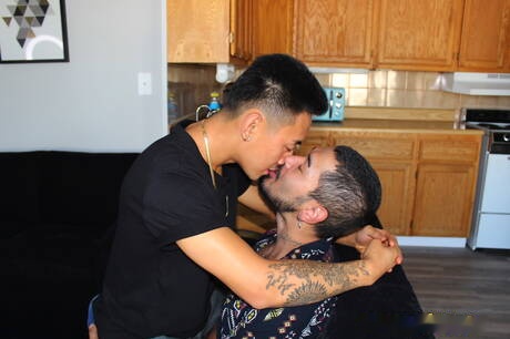 Los cachondos estadounidenses Jon Darra y Jeremy Vuitton tienen un buen sexo anal.