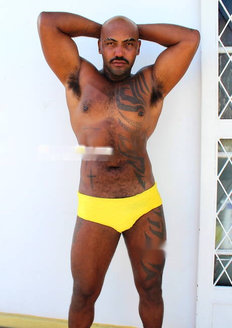 Latin pretty boy Hanry Onlyjapa and hunk Vitor Guedes in hot homosexual scene in the kitchen