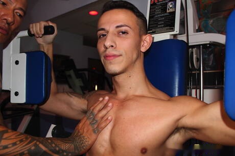 El husky puertorriqueño Des Irez y el culturista asiático Damian Dragon tienen buen sexo