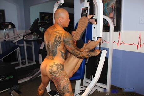 El husky puertorriqueño Des Irez y el culturista asiático Damian Dragon tienen buen sexo