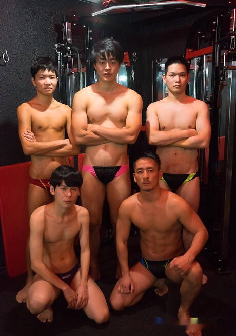 Higaken, Fuji, Hiroya en Kaoru in een hete groepsseksscène