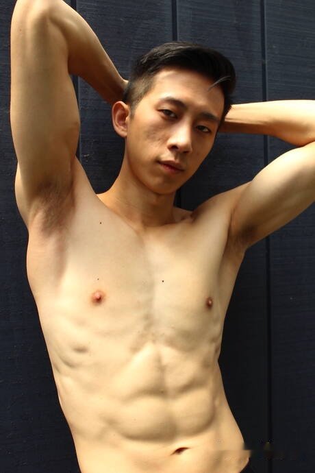 Oriental muscular Tyler Wu posing nude and showing hot butt outdoor