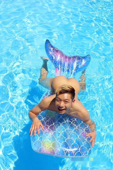 Oriental twink Kai Cho undressing and showing his butt in the pool