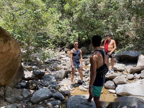 Il muscoloso asiatico Zed Sheng e il giovane latino Fernando Ragel si sono scopati all