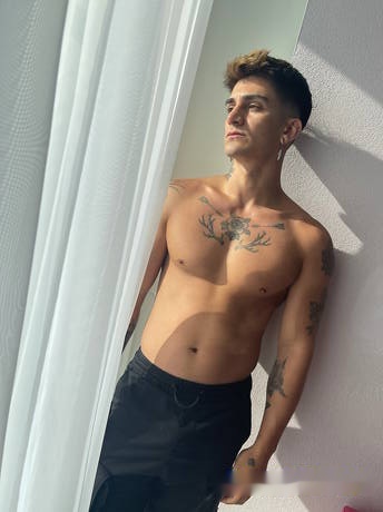 Asian hunky guy Zed Sheng and beefcake Eduardo Medina posing nude and showing nice ass