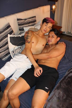 El hermoso chico Angel Nash y el hermoso chico asiático Nolan Knox se aman