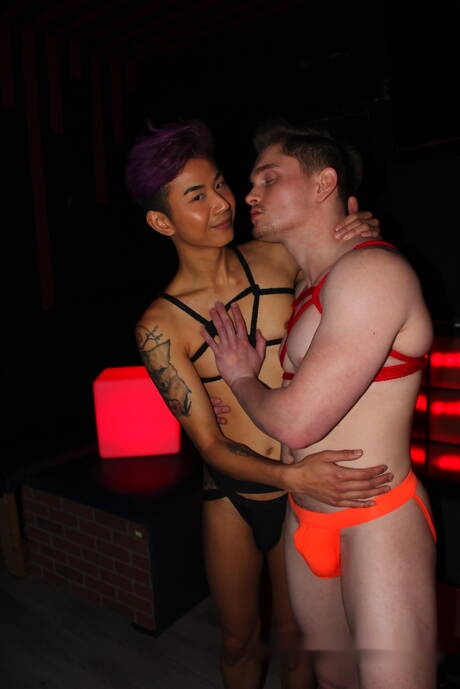 Two american boys well-built Jay Tee and pretty boy Nolan Knox in hot anal sex