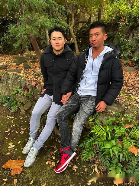 Hunk Kosuke and well-built Reach in hot homosexual scene outdoor