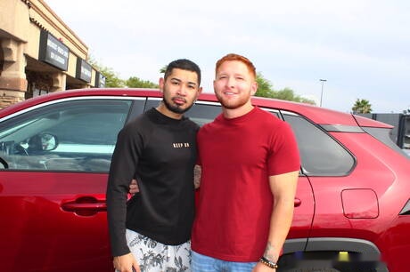 El cachas Jeremiah Cruz y el duro asiático Jon Darra se chupan y se follan mutuamente al aire libre