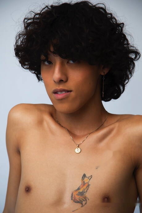 Twink Chenny and young dude Sammy Sinsss get naked and showing tight butt