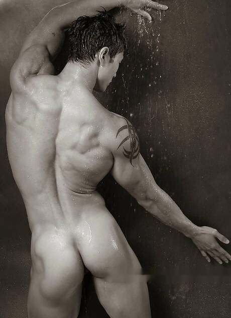 Asian bull Peter Le undressing and showing tight butt in hot shower