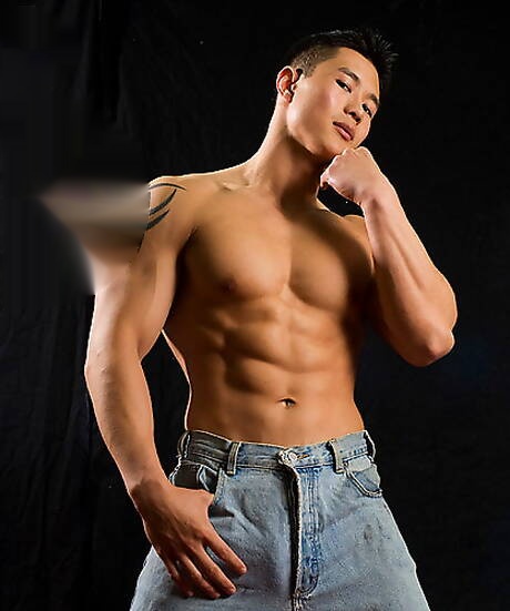 Asian bull Peter Le get naked and showing tight ass