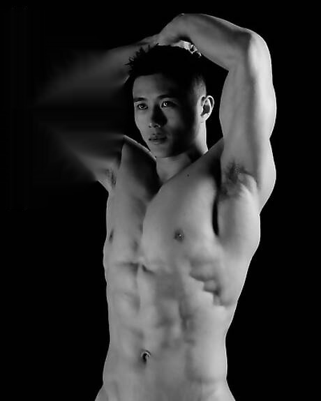 Oriental strong bull Peter Le posing naked and showing tight ass