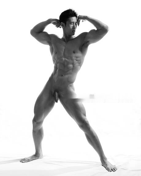 Asian muscle guy Peter Le posing naked and showing tight butt