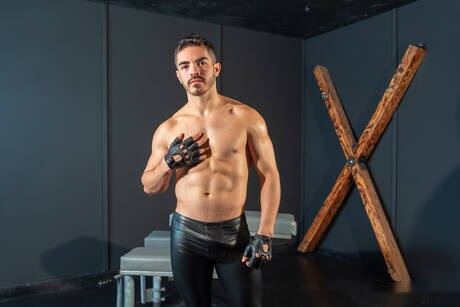 Amerykańskie gwiazdy, krępy facet Ian Greene i krępy facet Cazden Hunter, pokazują idealne ciało