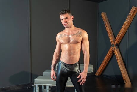 Amerykańskie gwiazdy, krępy facet Ian Greene i krępy facet Cazden Hunter, pokazują idealne ciało