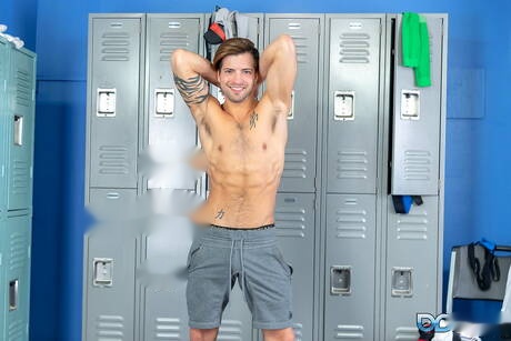 American hunky guy Casey Everett jerking with sex toy