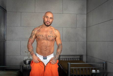 ストロングマンのカート・クラインとラテン系のストロングマン、セザール・ゼスが熱い同性愛アクションを繰り広げる