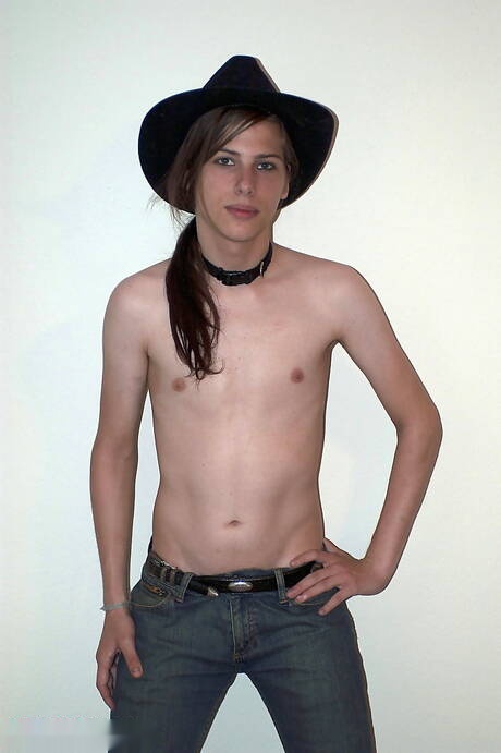 Il giovane Randy Cimmaron mostra un bel corpo all