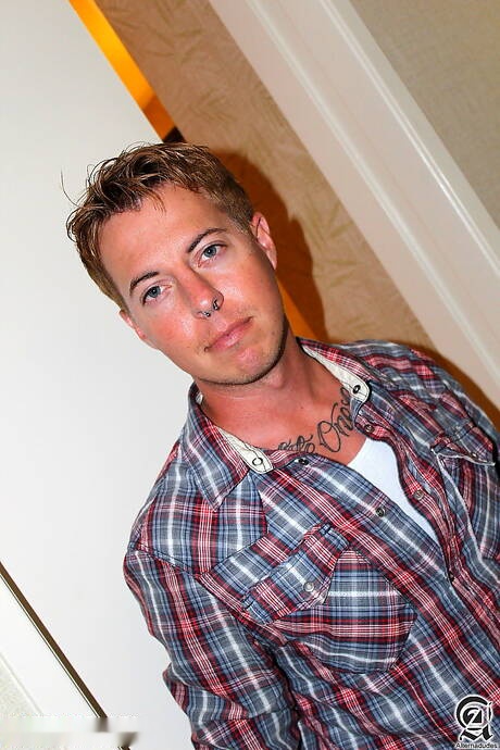 Beefcake Ryler Jackson wanking