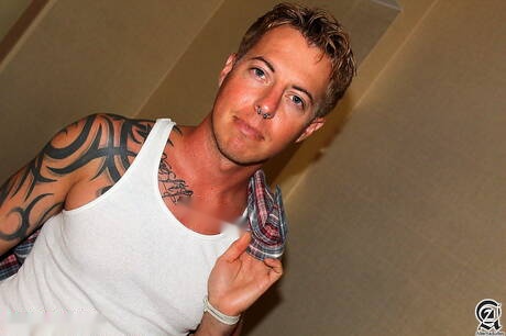 Beefcake Ryler Jackson wanking