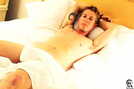 Beefcake Ryler Jackson wanking