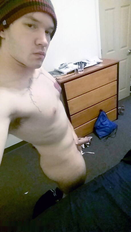 Le dur à cuire Jelly se branle la bite