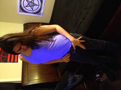 Il muscoloso angelo Spencer Kayne, ben costruito, mostra un corpo meraviglioso