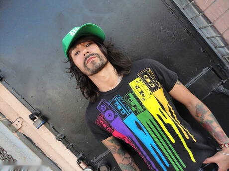 Muscoloso Thrasher posa nudo all