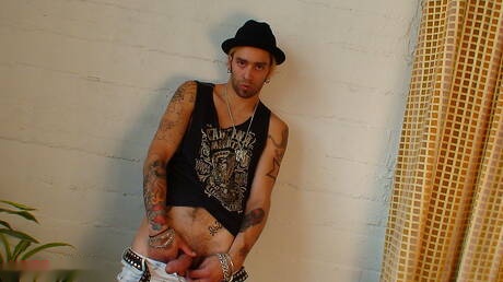 Il bel ragazzo Spencer Kayne e il robusto Matteo si prendono gioco del suo cazzo