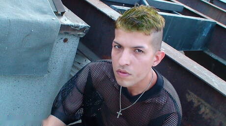 Il bel Ramses e il duro Stagg in una scena di pompino all