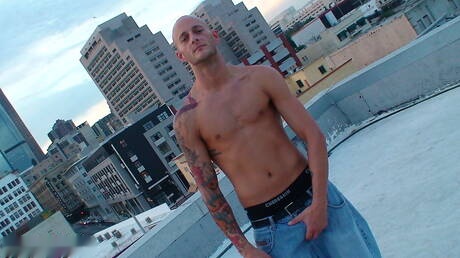 Il bel Ramses e il duro Stagg in una scena di pompino all